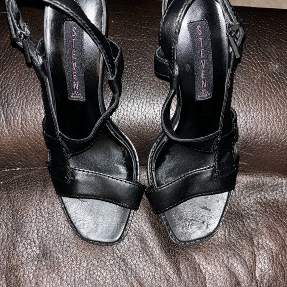 Black Steve Madden heels size 6.5M like new condition. Excellent condition - Picture 3 of 11